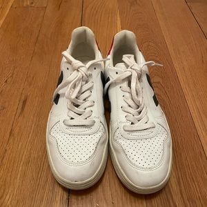 Vejas Sneakers Size 6 (Run one size big)